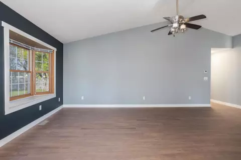 Living - 507 Lloyd Dr, Dwight, IL 60420 photo 5 of 6