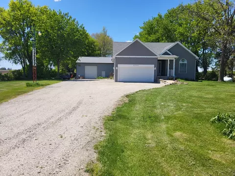 4509 Island Rd, Harvard, IL 60033
