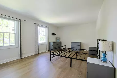 Bedroom - 1299 W New Britton Dr, Hoffman Estates, IL 60192 photo 5 of 6