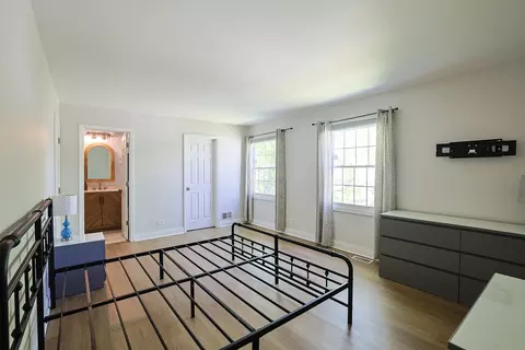 Bedroom - 1299 W New Britton Dr, Hoffman Estates, IL 60192 photo 6 of 6
