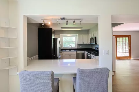 Kitchen - 1299 W New Britton Dr, Hoffman Estates, IL 60192 photo 1 of 5
