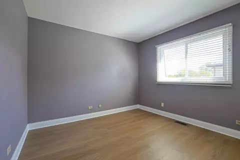 Bedroom - 1299 W New Britton Dr, Hoffman Estates, IL 60192 photo 3 of 6
