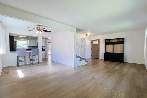 Living - 1299 W New Britton Dr, Hoffman Estates, IL 60192 photo 3 of 5