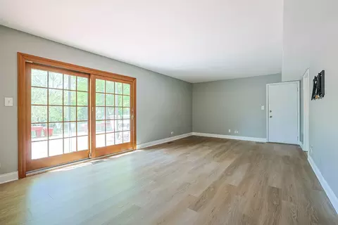 Living - 1299 W New Britton Dr, Hoffman Estates, IL 60192 photo 4 of 5