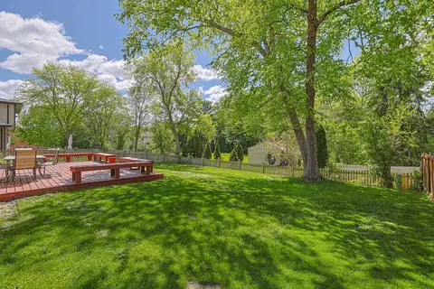Exterior - 1299 W New Britton Dr, Hoffman Estates, IL 60192 photo 6 of 6