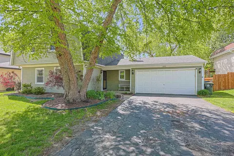 1299 W New Britton Dr, Hoffman Estates, IL 60192