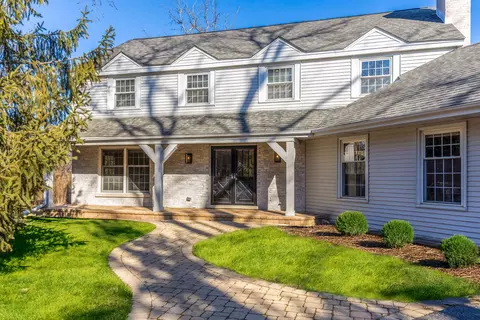 21 N Ridge Rd, Lake Forest, IL 60045