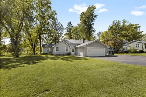 52 Deerpath Rd, Deer Park, IL 60010
