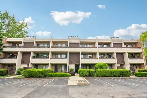 176 E Springbrook Dr #3A, Bloomingdale, IL 60108