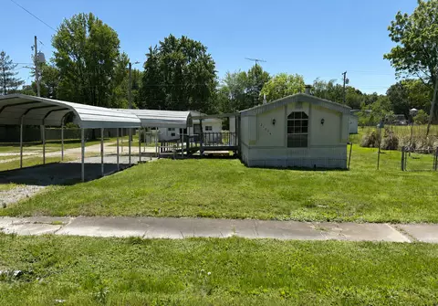 21654 Benton St, Thompsonville, IL 62890