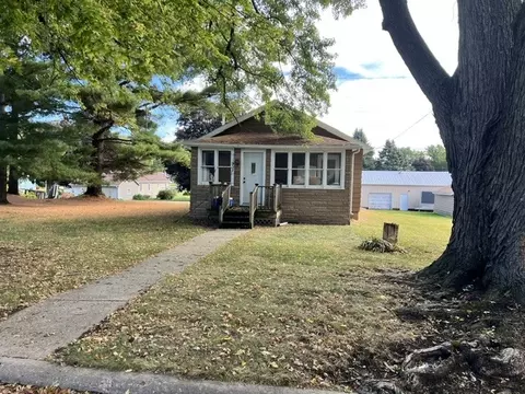 913 S 15th Ave, Freeport, IL 61032