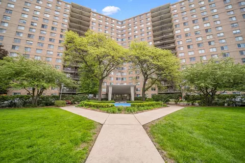7033 N Kedzie Ave #815, Chicago, IL 60645
