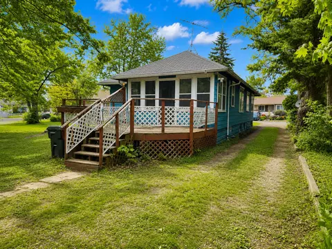 Exterior - 304 Cameron Ave, Lockport, IL 60441 photo 5 of 8