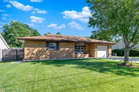 425 Douglas St, Oswego, IL 60543