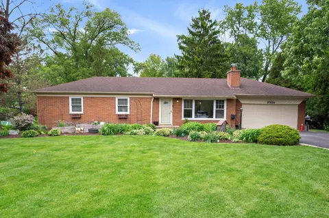 17 W W214 W Hillside Ln, Willowbrook, IL 60527