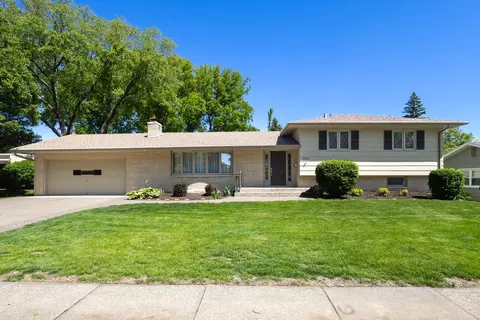 2430 E Columbia Ave, Davenport, IA 52803