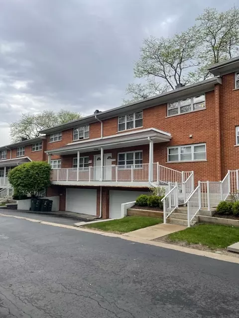169 E Palatine Rd #J, Palatine, IL 60067