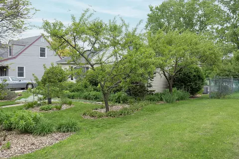 Exterior - 440 E Maple St, Lombard, IL 60148 photo 4 of 8