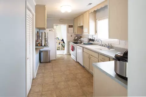 Kitchen - 440 E Maple St, Lombard, IL 60148 photo 2 of 2