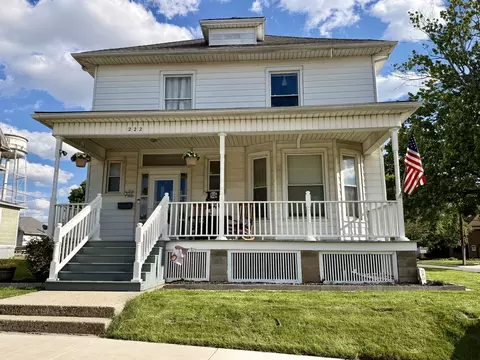 222 W Main St, Clinton, IL 61727
