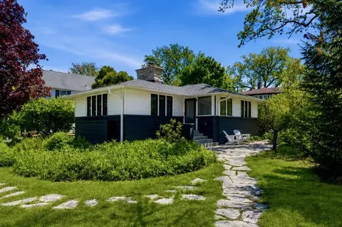 1184 Wade St, Highland Park, IL 60035