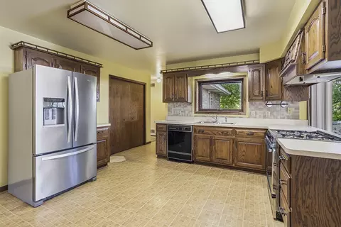 Kitchen - 1117 Michael St, Lockport, IL 60441 photo 2 of 3