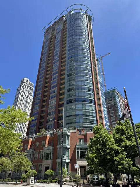 415 E North Water St #2701, Chicago, IL 60611