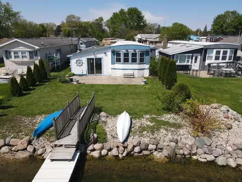 416 S Cogswell Dr #40, Silver Lake, WI 53170
