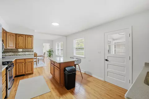 Kitchen - 2401 Rohlwing Rd, Rolling Meadows, IL 60008 photo 2 of 4