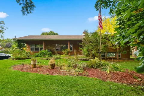 2401 Rohlwing Rd, Rolling Meadows, IL 60008