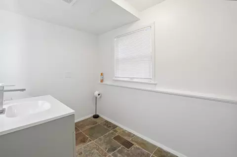 Bath - 2401 Rohlwing Rd, Rolling Meadows, IL 60008 photo 5 of 7