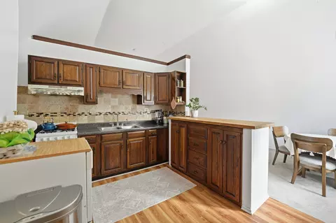 Kitchen - 2401 Rohlwing Rd, Rolling Meadows, IL 60008 photo 3 of 4
