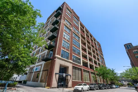 320 E 21st St #615, Chicago, IL 60616