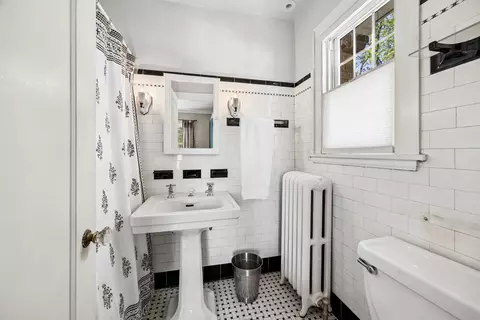Bath - 752 Lathrop Ave, River Forest, IL 60305 photo 1 of 2