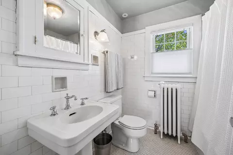 Bath - 752 Lathrop Ave, River Forest, IL 60305 photo 2 of 2