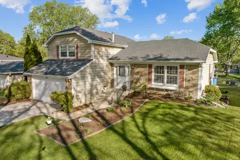 650 Butterfield Dr, Algonquin, IL 60102