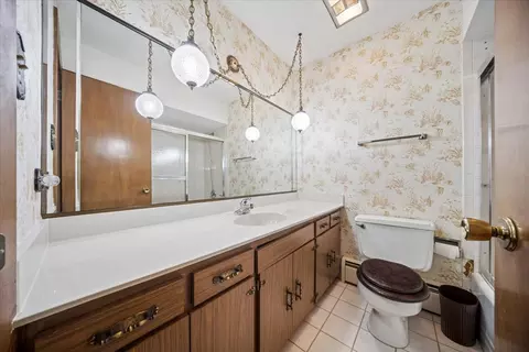 Bath - 2316 185th Pl, Lansing, IL 60438 photo 2 of 2