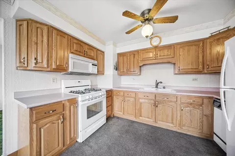 Kitchen - 2316 185th Pl, Lansing, IL 60438 photo 2 of 2