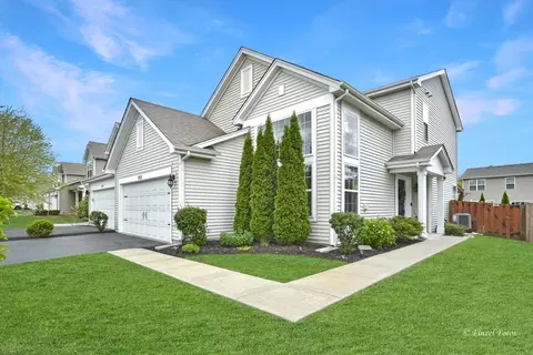283 Maryland Ln, Pingree Grove, IL 60140