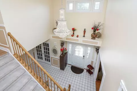 Entry Way - 1362 Nightingale Ln, Bartlett, IL 60103 photo 2 of 4