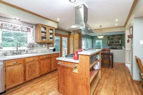 Kitchen - 1362 Nightingale Ln, Bartlett, IL 60103 photo 2 of 3