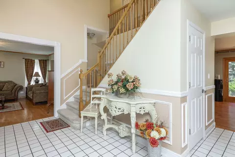 Entry Way - 1362 Nightingale Ln, Bartlett, IL 60103 photo 3 of 4