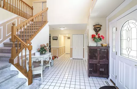 Entry Way - 1362 Nightingale Ln, Bartlett, IL 60103 photo 1 of 4