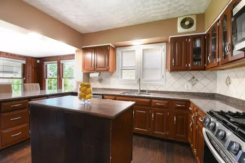 Kitchen - 1437 Maple Ave, Berwyn, IL 60402 photo 2 of 4