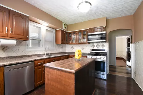 Kitchen - 1437 Maple Ave, Berwyn, IL 60402 photo 3 of 4