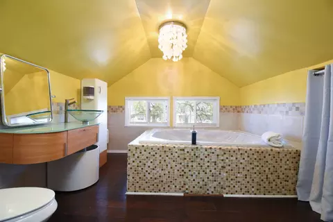 Bath - 1437 Maple Ave, Berwyn, IL 60402 photo 3 of 3