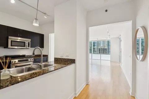 Kitchen - 8 E Randolph St #3102, Chicago, IL 60601 photo 1 of 3