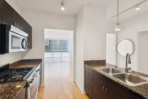 Kitchen - 8 E Randolph St #3102, Chicago, IL 60601 photo 2 of 3