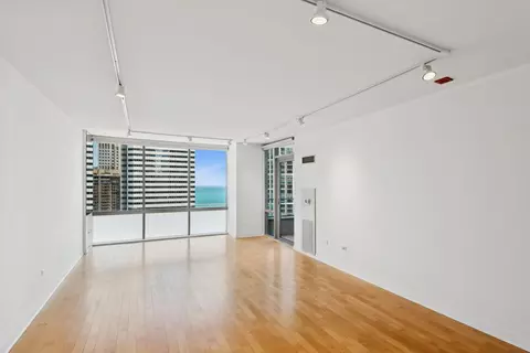 Living - 8 E Randolph St #3102, Chicago, IL 60601 photo 2 of 4