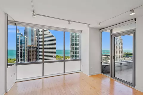 Living - 8 E Randolph St #3102, Chicago, IL 60601 photo 3 of 4